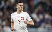 Нападающий сборной Польши пропустит Евро-2024 из-за травмы в матче с Украиной