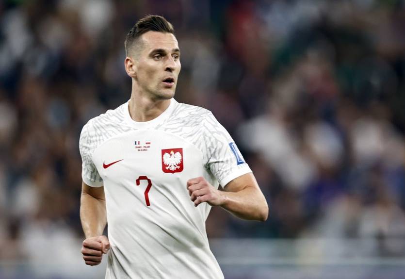 Нападающий сборной Польши пропустит Евро-2024 из-за травмы в матче с Украиной