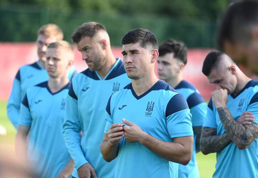 Сборная Украины в полном составе провела заключительную тренировку в Польше и отправится в Молдову