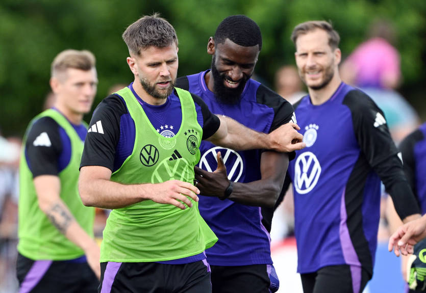 Игроков сборной Германии пришлось разнимать на тренировке накануне домашнего Евро-2024