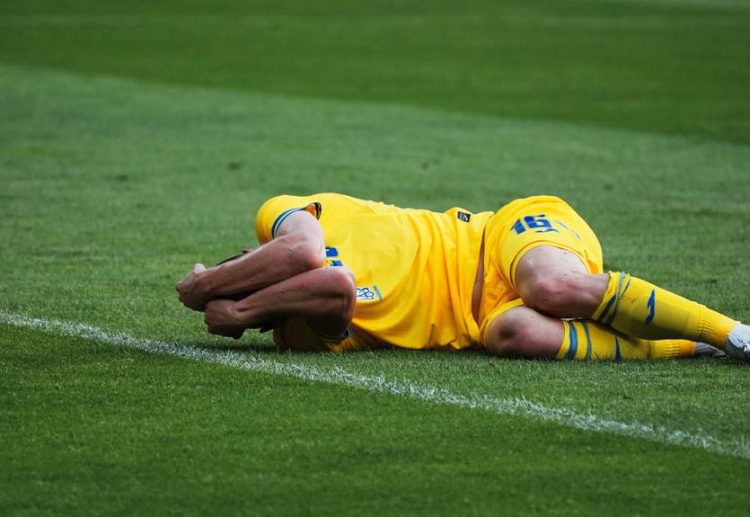 "Скрестим пальцы за скорейшее выздоровление": Эвертон отреагировал на травму Миколенко