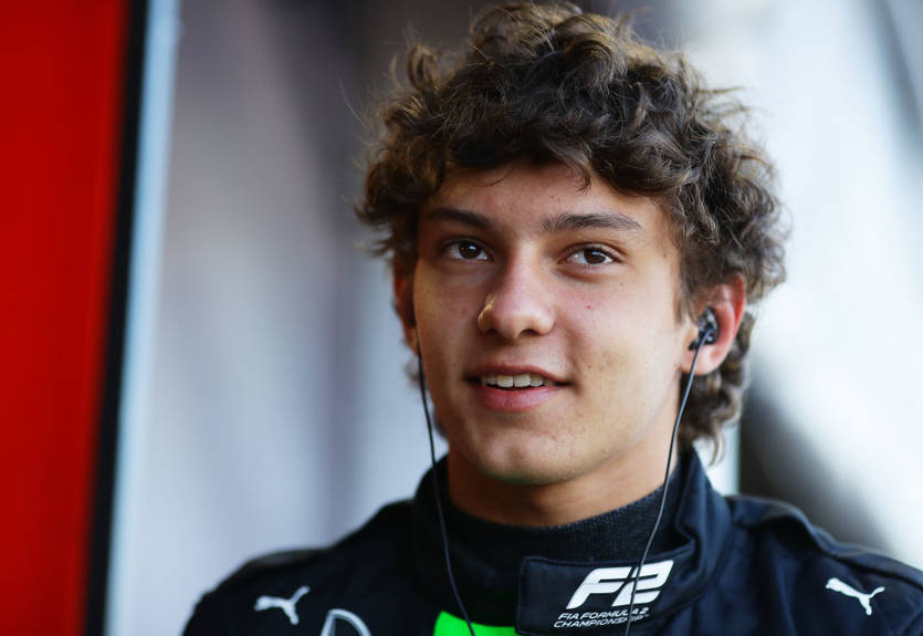 По просьбе Мерседес? ФИА снизила возрастной порог для получения суперлицензии