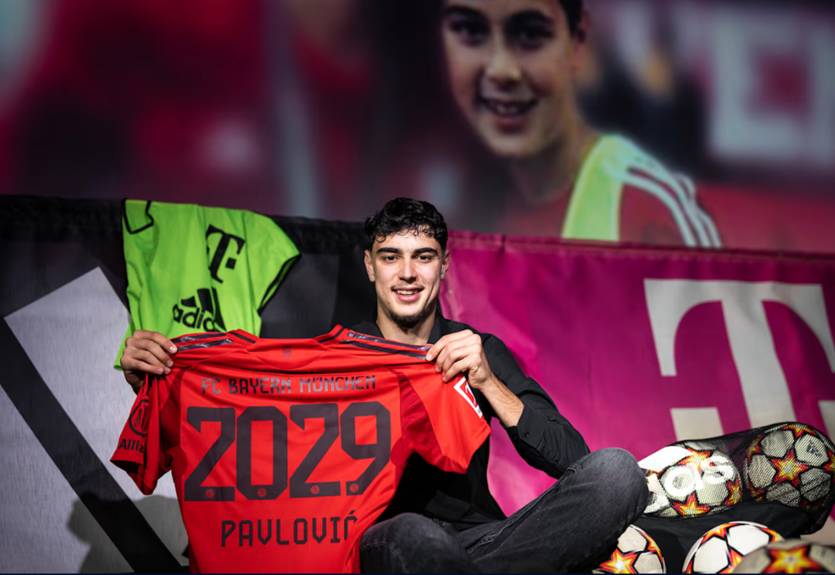 Баварія продовжила контракт із талановитим хавбеком