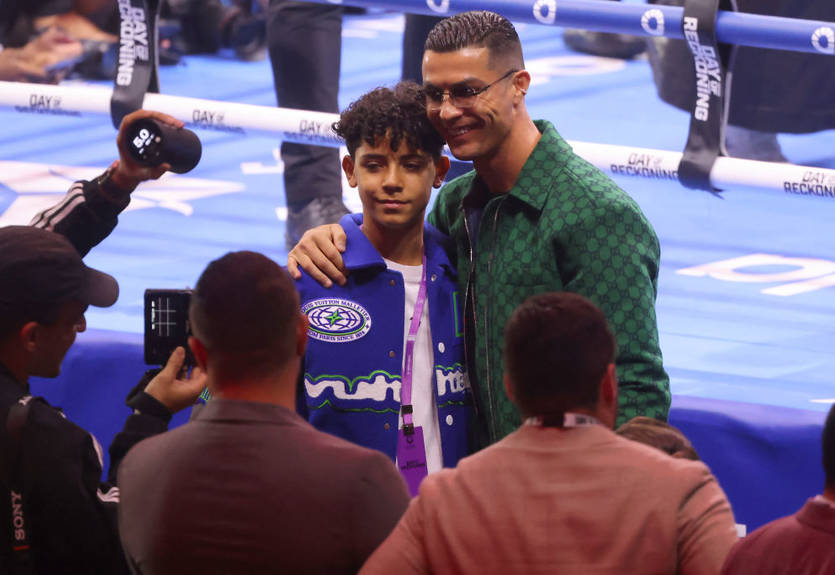 Роналду поздравил в соцсетях старшего сына с днем рождения