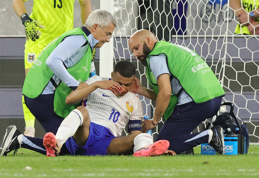 "Какие-нибудь идеи?": Мбаппе забавно прокомментировал свою травму