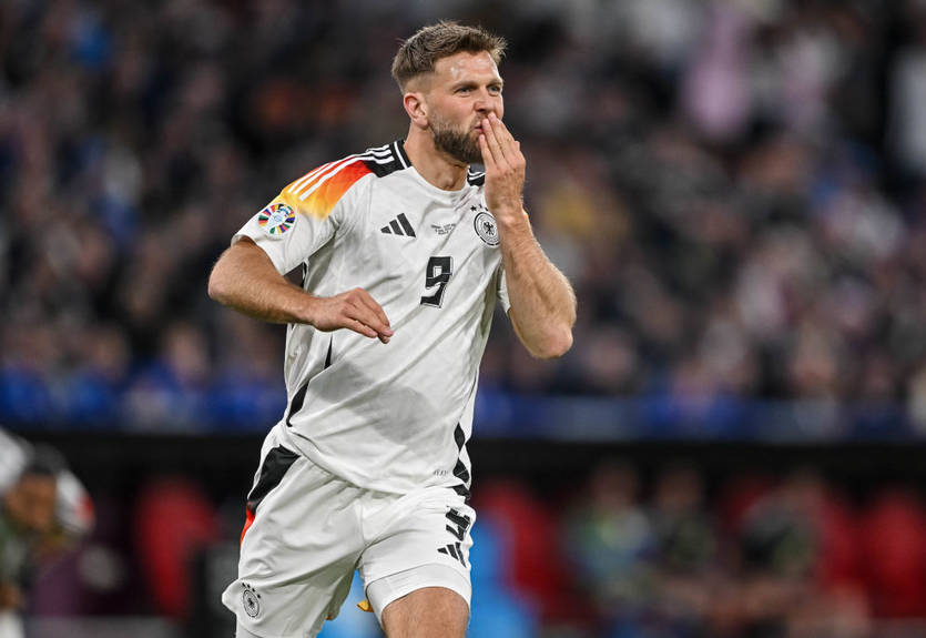 Форвард збірної Німеччини зламав руку вболівальнику на трибунах Форвард збірної Німеччини зламав руку вболівальнику на трибунах