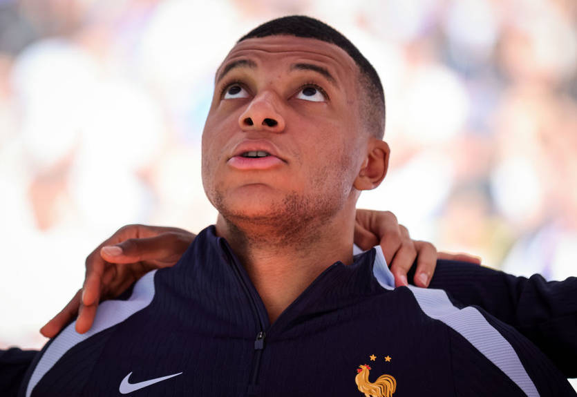 ПСЖ задолжал космическую сумму Мбаппе ПСЖ задолжал космическую сумму Мбаппе