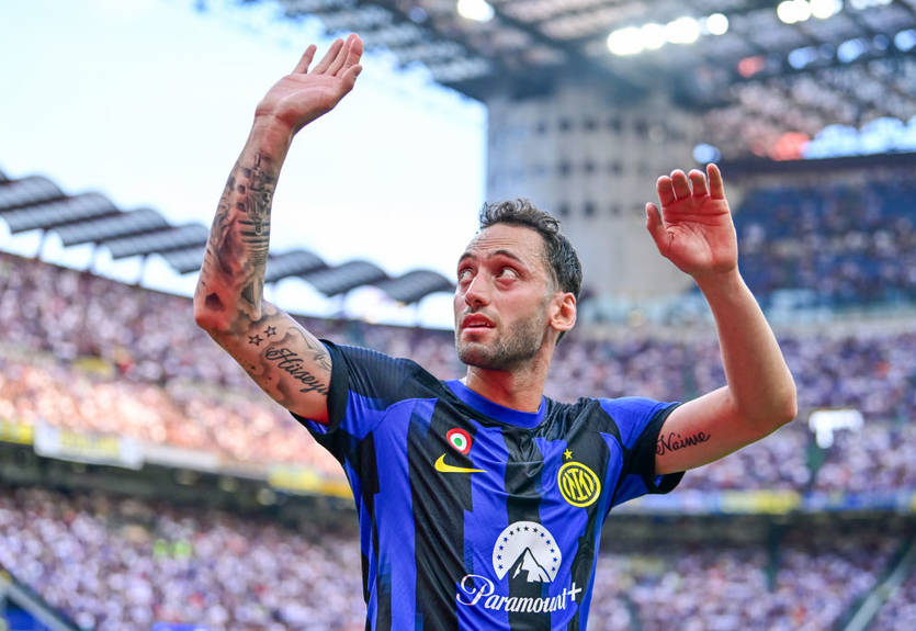 Бавария провела переговоры с полузащитником Интера, но тот не собирается менять команду