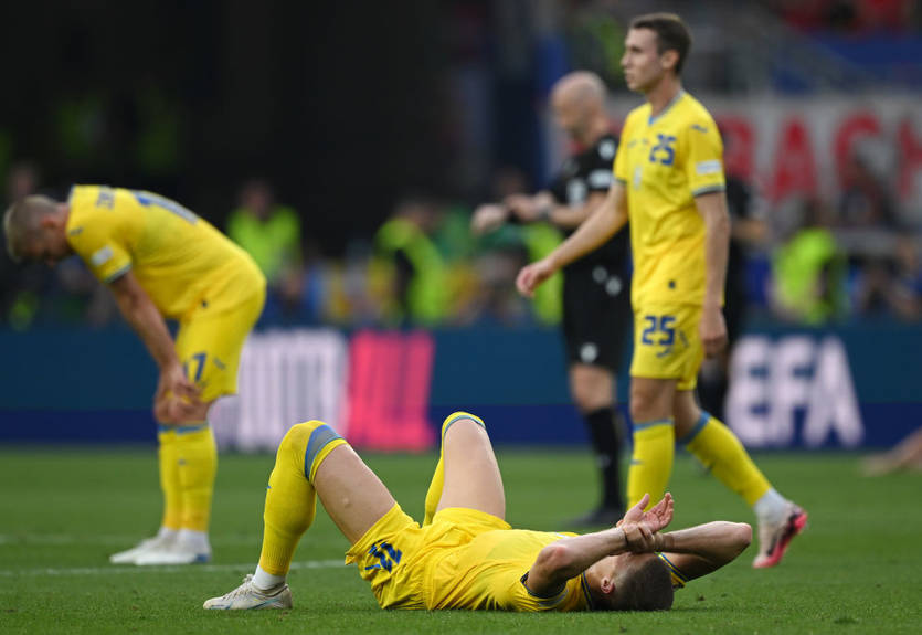 Україна - перша збірна, яка з чотирма очками зайняла останнє місце в групі на Євро Україна - перша збірна, яка з чотирма очками зайняла останнє місце в групі на Євро