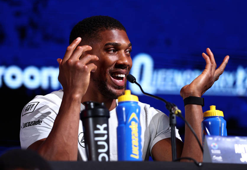 "Досить звичайна ситуація": Джошуа відреагував на відмову Усика від титулу IBF