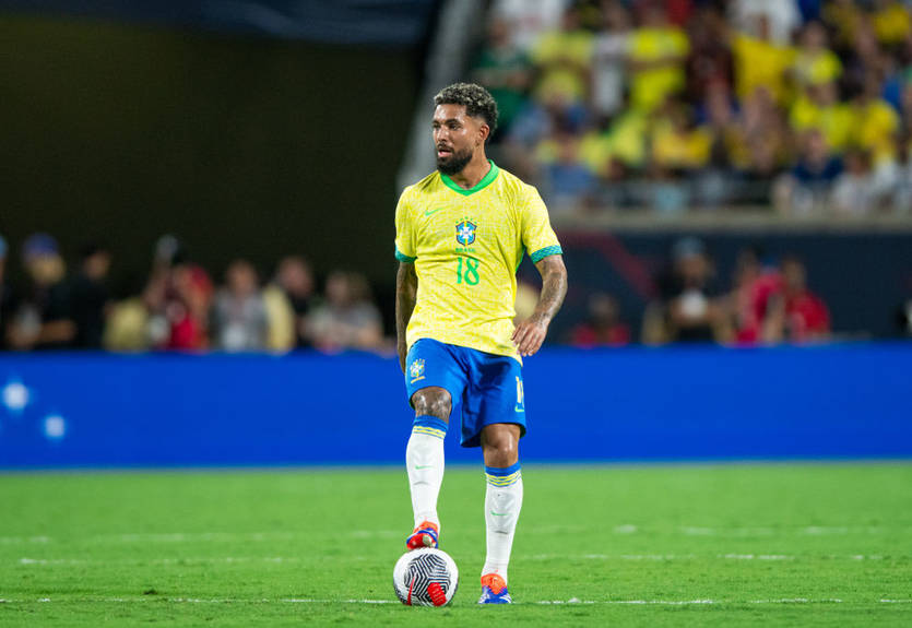 Хавбек сборной Бразилии прошел медосмотр для перехода в Ювентус Хавбек сборной Бразилии прошел медосмотр для перехода в Ювентус