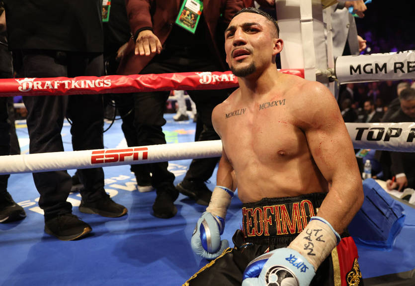 "Їх ніхто не знає": Теофімо Лопес пояснив, чому Усик відмовився від чемпіонського пояса