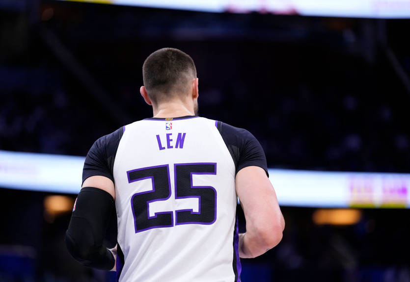 Алексей Лень продолжит карьеру в Сакраменто Кингз Алексей Лень продолжит карьеру в Сакраменто Кингз