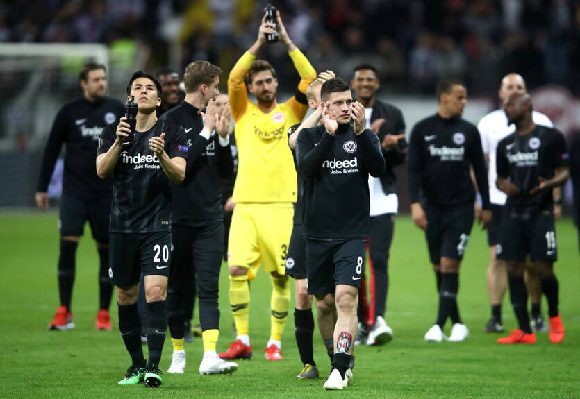 Айнтрахт в фантастическом матче победил Бенфику