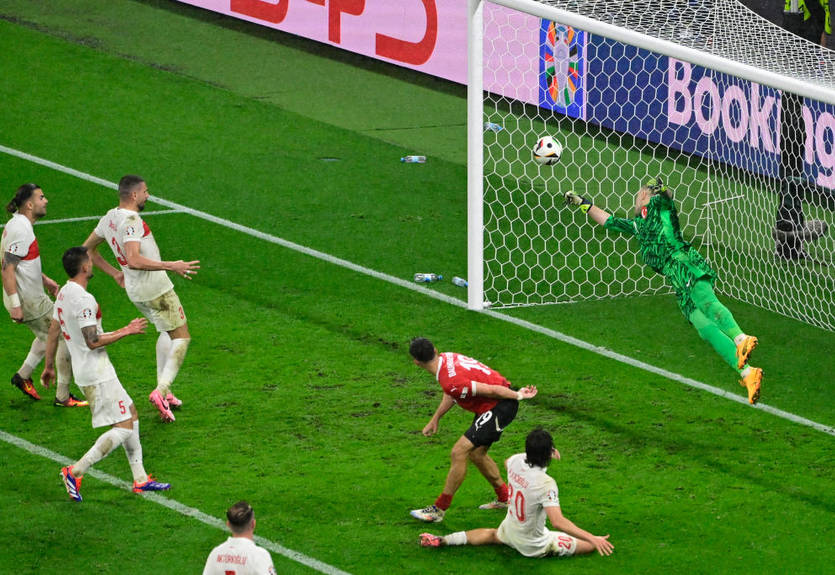 Спасительный сейв Гюнока на последней минуте в обзоре матча Австрия – Турция на Евро-2024 Спасительный сейв Гюнока на последней минуте в обзоре матча Австрия – Турция на Евро-2024