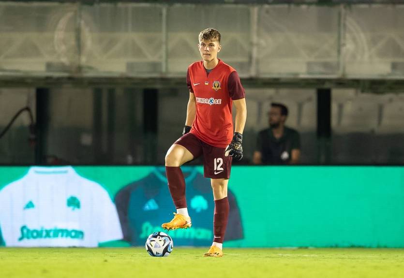 Голкіпер Дніпра-1 залишив команду Голкіпер Дніпра-1 залишив команду