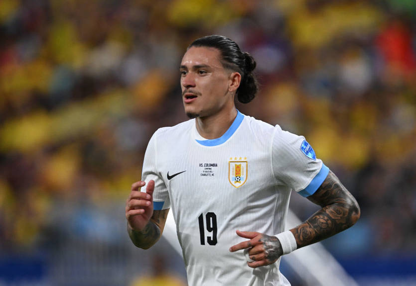 Лідер збірної Уругваю пішов з'ясовувати стосунки з фанатами Колумбії та отримав по обличчю