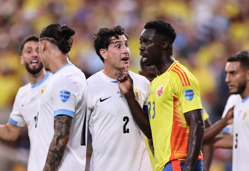 "Мы стояли за своих близких": Капитан Уругвая назвал причину драки с фанатами соперника "Мы стояли за своих близких": Капитан Уругвая назвал причину драки с фанатами соперника