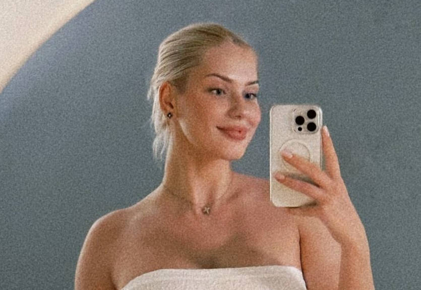 По стопам Ванды: Жена игрока сборной Украины почти засветила сосок в Instagram