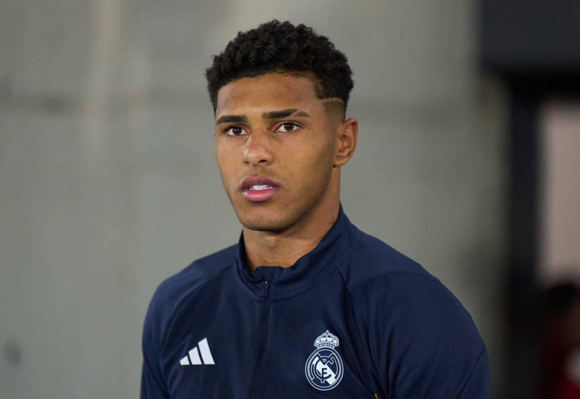 Шахтер продлил контракт с защитником, который не закрепился в Реале