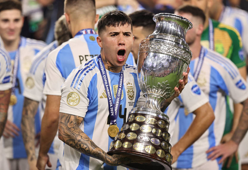 Звезда сборной Аргентины извинился за расизм