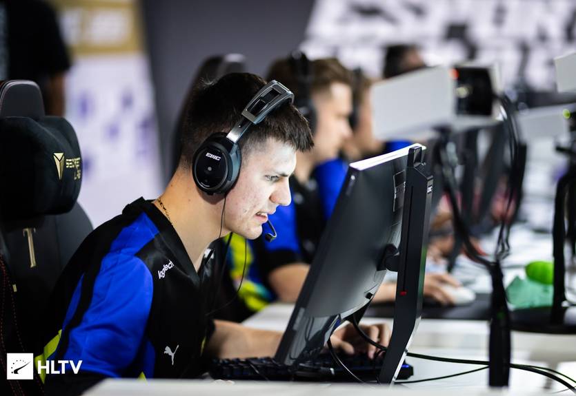 NaVi вышли в плей-офф Esports World Cup 2024 NaVi вышли в плей-офф Esports World Cup 2024