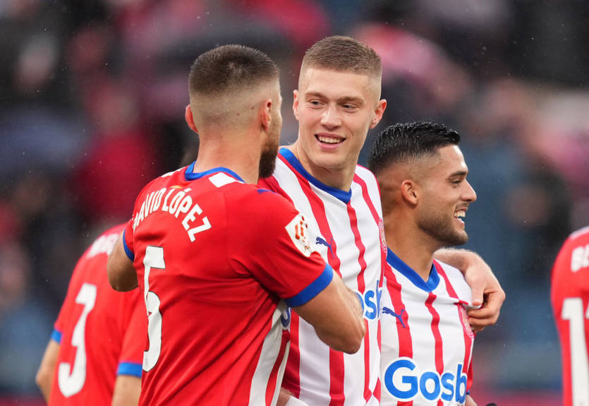 Довбик з одноклубниками позмагалися в кулінарії, давши приготоване на оцінку тренерам