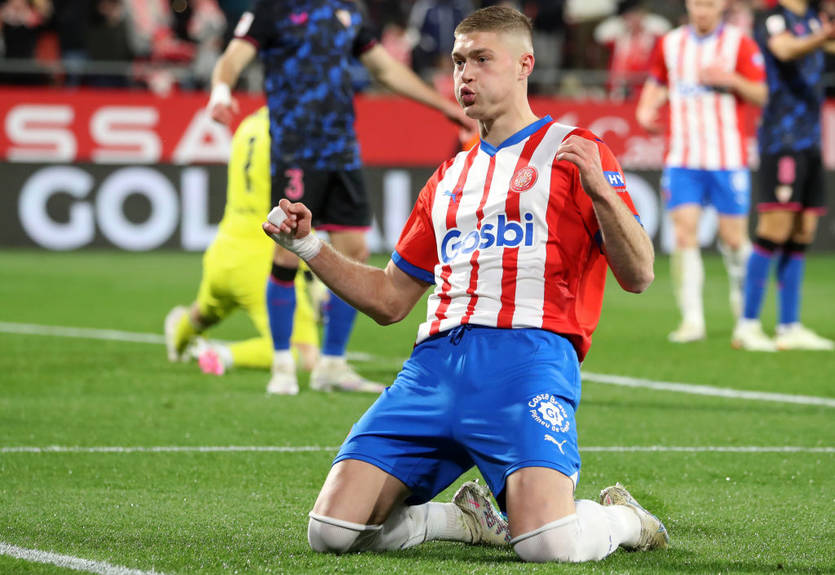 Прекрасна чуйка: Довбик взяв участь у цікавому челенджі від Жирони