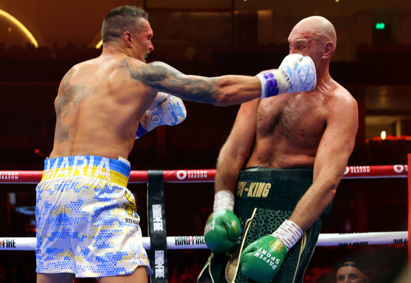 Усик розповів, чи вкрав у нього рефері нокаут у бою з Ф'юрі Усик розповів, чи вкрав у нього рефері нокаут у бою з Ф'юрі