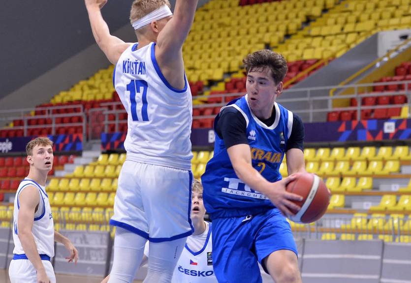 Україна U-18 стартувала з поразки від Чехії на Євробаскеті