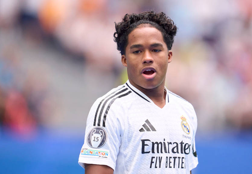 Грандіозний трансфер: Реал представив Ендріка на повному Сантьяго Бернабеу Грандіозний трансфер: Реал представив Ендріка на повному Сантьяго Бернабеу