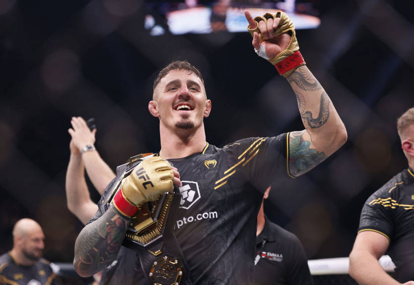 Аспиналл в "молниеносном стиле" победил Блэйдса, защитив титул временного чемпиона UFC в тяжелом весе Аспиналл в "молниеносном стиле" победил Блэйдса, защитив титул временного чемпиона UFC в тяжелом весе