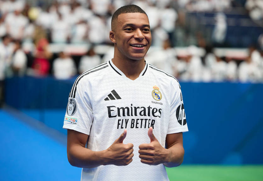 Спонсор мадридского Реала подарил Мбаппе новый автомобиль