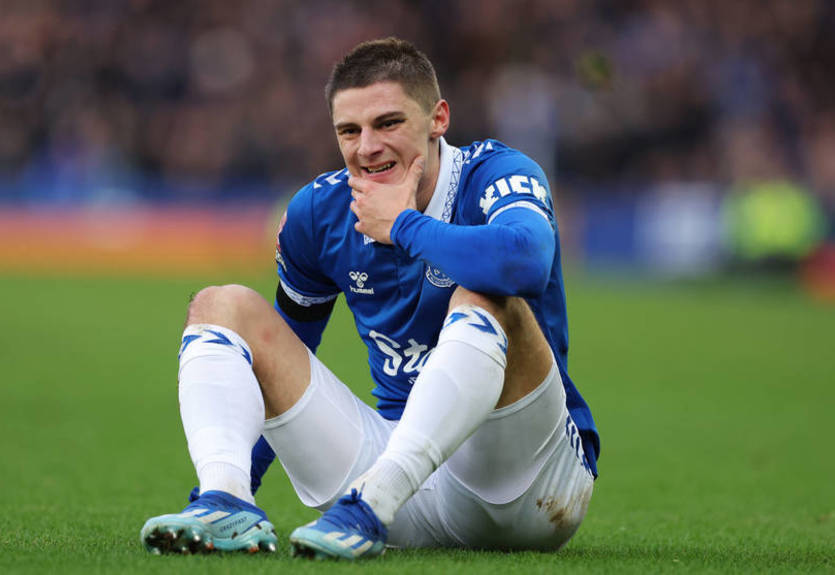 "Должны быть осторожными": Тренер Эвертона сообщил, как проходит восстановление Миколенко