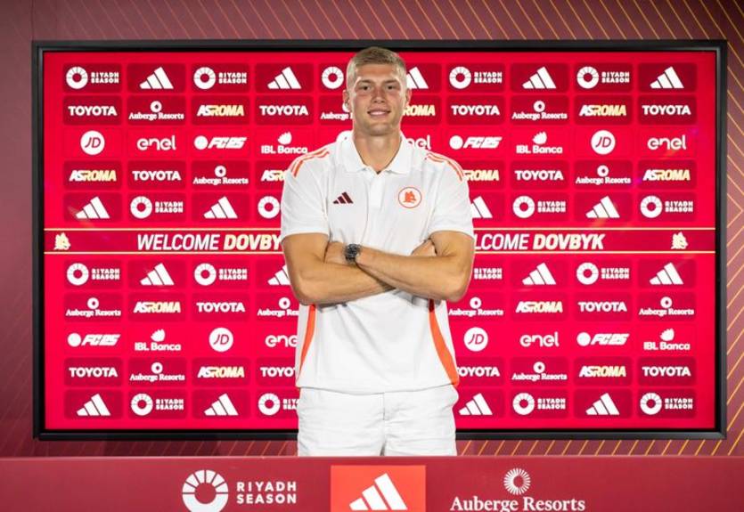 Рома офіційно оголосила про підписання Довбика