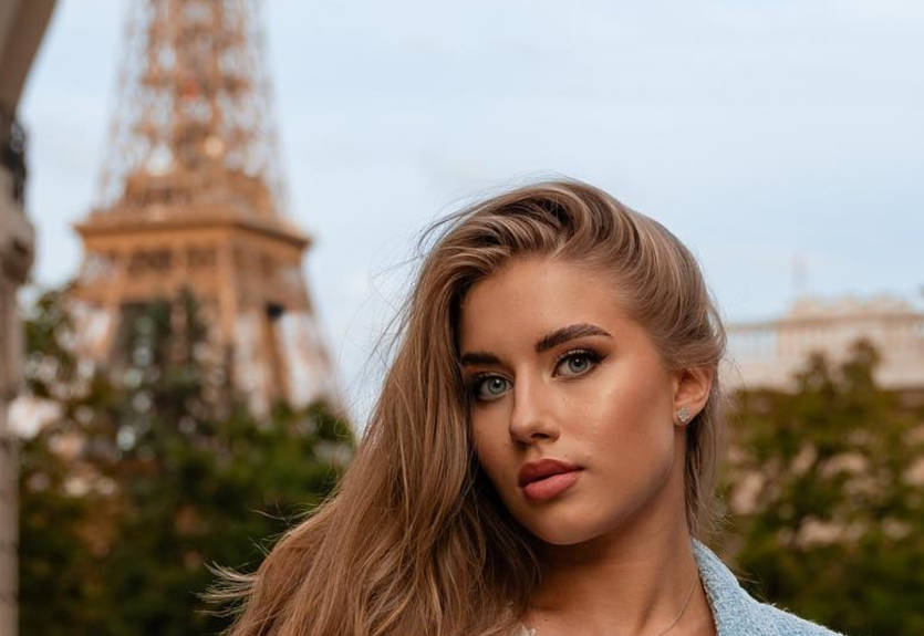 Жена Судакова похвасталась обольстительными формами на фото с отдыха