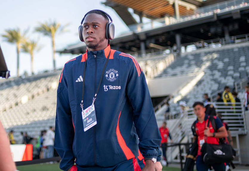 Защитник Манчестер Юнайтед согласился на смену клубной прописки Защитник Манчестер Юнайтед согласился на смену клубной прописки