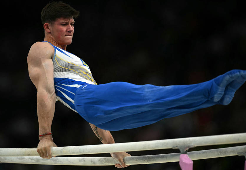 Илья Ковтун завоевал серебряную медаль на параллельных брусьях