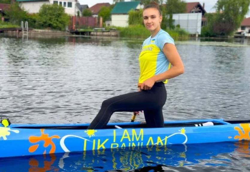 Украинку заставили залепить часть фразы "I am Ukrainian" на каноэ во время Олимпиады-2024