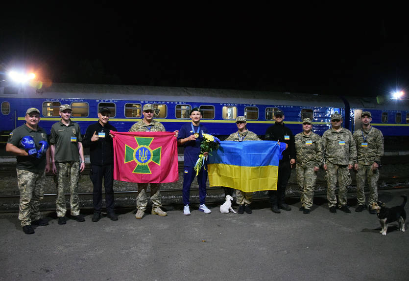 Украинские пограничники торжественно встретили Хижняка и Харлан