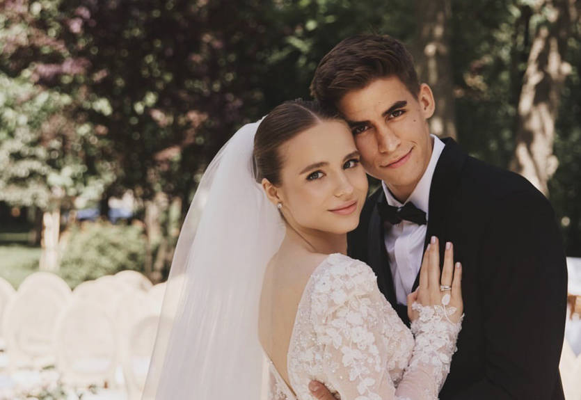 Футболіст Динамо показав весільні фотографії