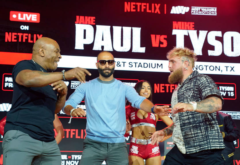 Тайсон і Пол провели емоційну дуель поглядів, влаштувавши штовханину