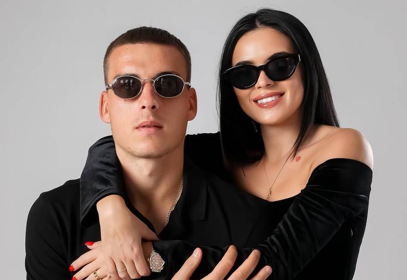 "Не помним времени друг без друга": Лунин с женой поделились милыми фото в честь годовщины