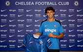 Челси объявил о подписании Феликса