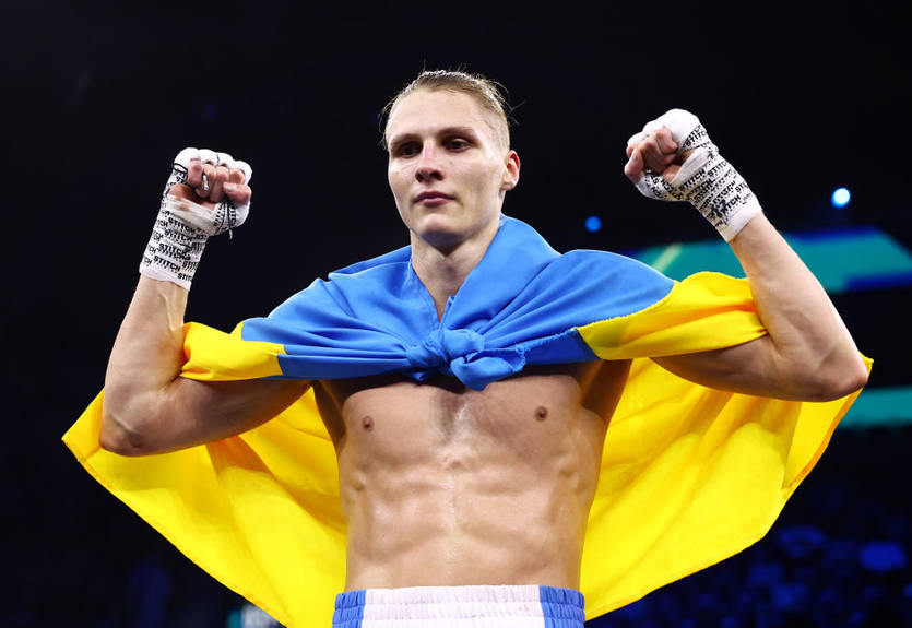 Украинский боксер поболел за Мудрика в матче Челси в Лиге конференций