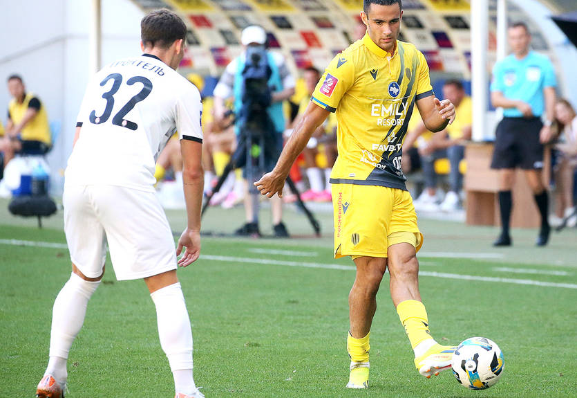 Зоря зазнала розгромної поразки від Руху