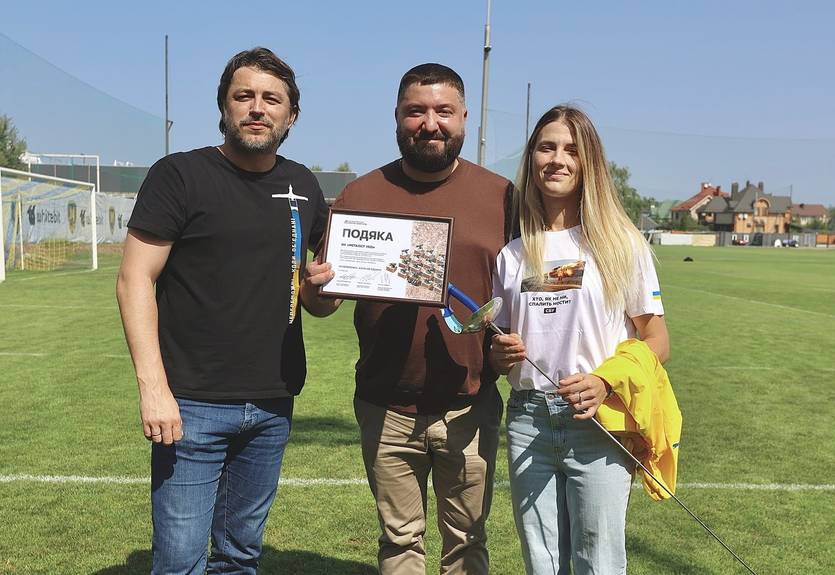 Олимпийская чемпионка Харлан передала Металлисту 1925 саблю, которая была куплена на аукционе