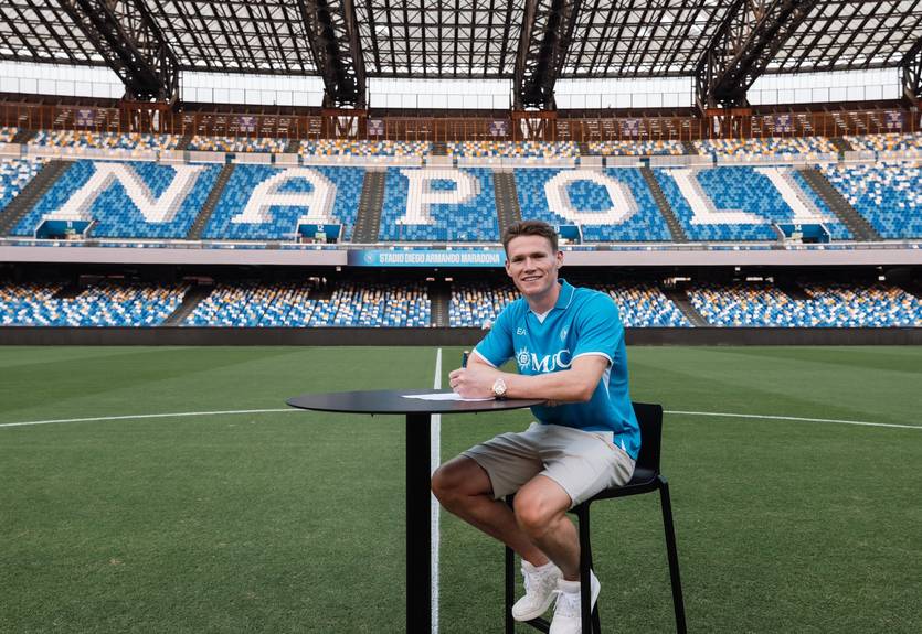 Наполи объявил о приобретении полузащитника Манчестер Юнайтед