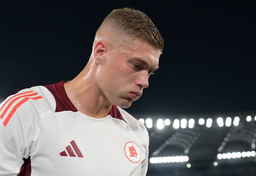 Стали відомі подробиці травми Довбика - форвард пропустить матчі збірної України