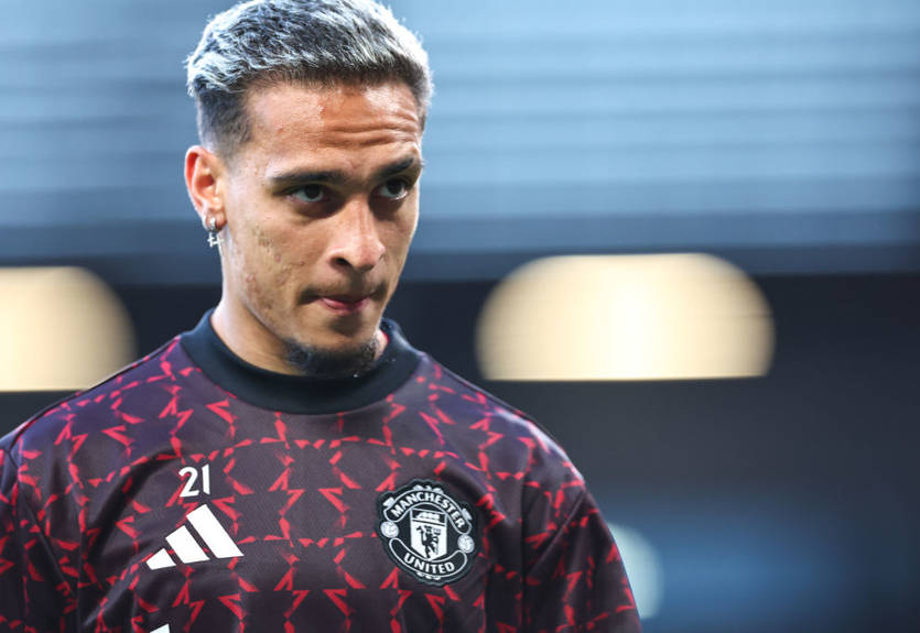 Вингер Манчестер Юнайтед может отправиться под "крыло" Моуринью Вингер Манчестер Юнайтед может отправиться под "крыло" Моуринью